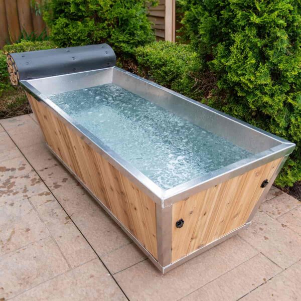 Dundalk White Cedar Polar Plunge Tub With Ice